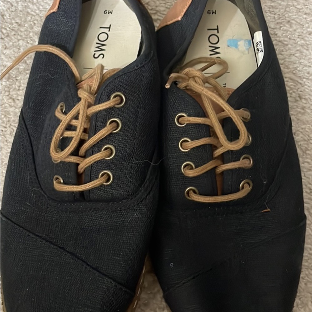Men’s Toms Size 9